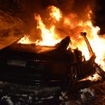 13.01.2019 - Fahrzeugvollbrand unter schwerem Atemschutz gelöscht