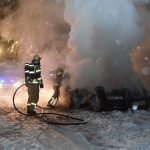 13.01.2019 - Fahrzeugvollbrand unter schwerem Atemschutz gelöscht