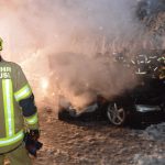 13.01.2019 - Fahrzeugvollbrand unter schwerem Atemschutz gelöscht