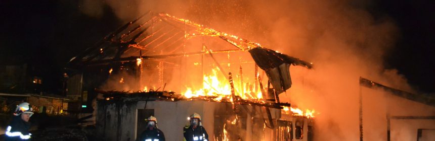 2011-03-10 - Großbrand eines WirtschaftsgebäudesGroßbrand eines Wirtschaftsgebäudes