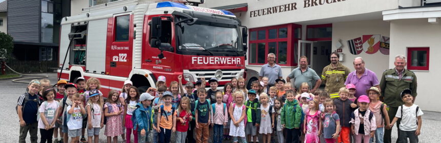 Juli 2022: Kindergarten besichtigte Feuerwehr